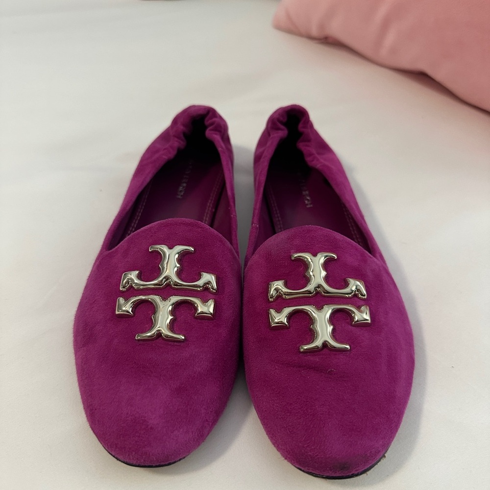 Tory Burch Fuchsia suede loafers, size 6